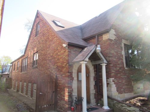8227 Chappel Ave, Chicago, IL 60617-1810
