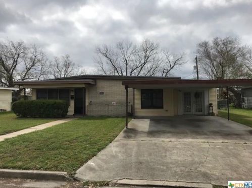 1803 Locust Ave, Victoria, TX 77901-4271