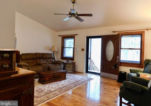 199 Robin Ln, Harpers Ferry, WV 25425-5575