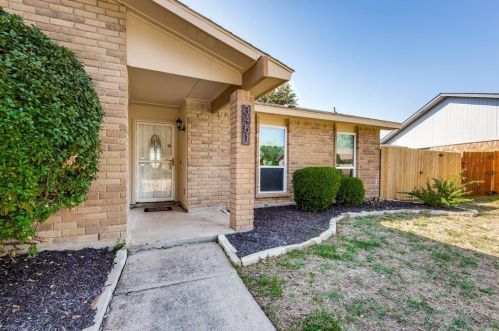 3451 Livingston Ln, Carrollton, TX 75007-3212