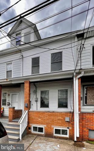 21 Elm St, Trenton, NJ 08611-2501