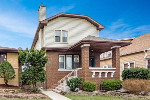 8041 44th St, Lyons, IL 60534-1104