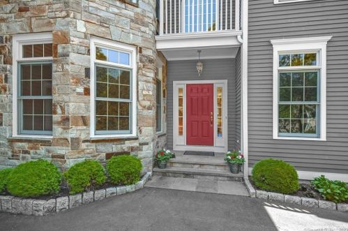 5 Christopher Ln, Norwalk CT  06851-3325 exterior