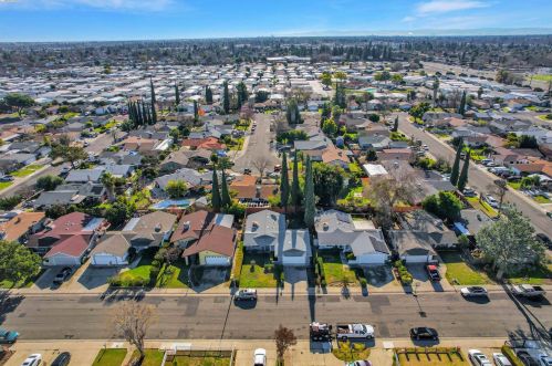 1784 Crestwood Cir, Stockton, CA 95210-1513