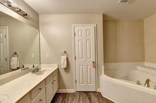 357 Creek Manor Way, Suwanee GA  30024-6565 exterior