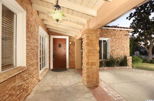 1410 Hillcrest Ave, Glendale CA  91202-1506 exterior