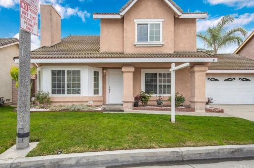8112 Rancho Valero Rd, Paramount, CA 90723-2352
