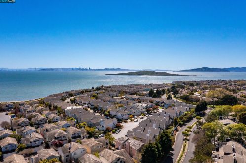 18 Bayside Ct, Richmond CA  94804-7441 exterior