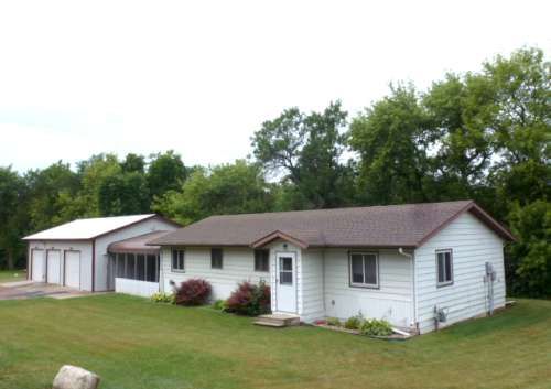 151 6th St, Windom, MN 56101-1922