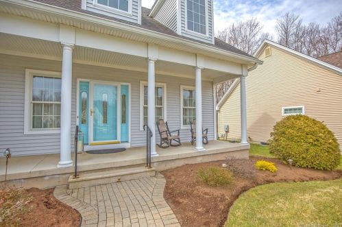 14 Nutmeg Dr, Somers, CT 06071-1451