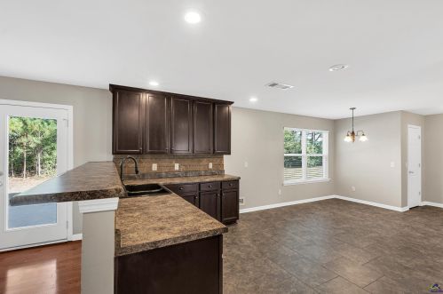 100 Arbor Crk, Warner Robins GA  31093-8957 exterior