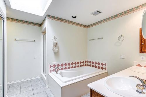 2817 Laurel Oaks Dr, Garland TX  75044-6944 exterior