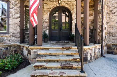 555 Glenmanor Ct, Atlanta GA  30328-4270 exterior