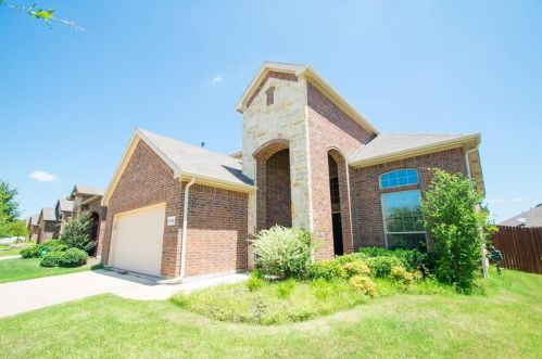 2929 Maple Creek Dr, Fort Worth TX  76177-2167 exterior