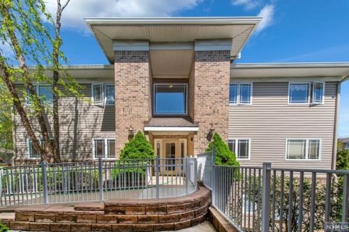 28 Breckenridge Ter, Kinnelon, NJ 07405-3260