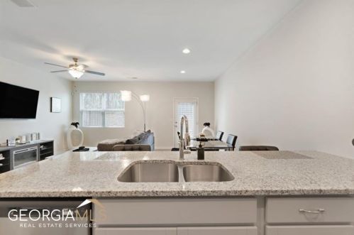 3132 Meadowstone Ln, Atlanta GA  30331-2939 exterior