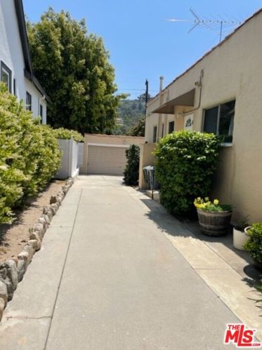 1318 Moncado Dr, Glendale CA  91207-1832 exterior