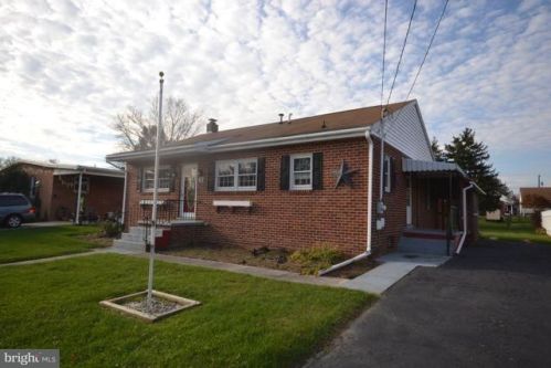 825 Hartman Ave, Hanover PA  17331-5005 exterior
