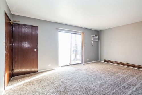 1140 Cedar St, Glendale Heights, IL 60139-3492