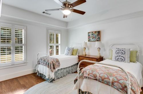 206 Montag Cir, Atlanta GA  30307-5504 exterior