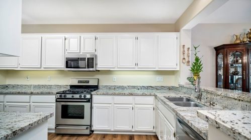 21 Salton, Irvine CA  92602-2425 exterior