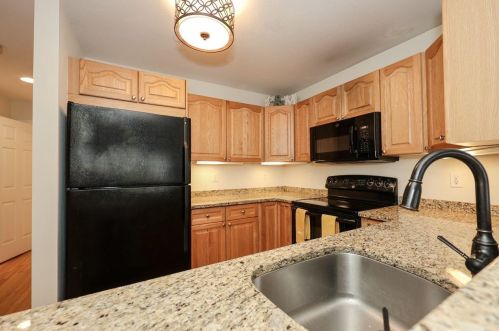 18 Steeple Chase Rd, Hampstead, NH 03841-5201