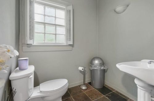 2965 Hardman Ct, Atlanta GA  30305-3424 exterior