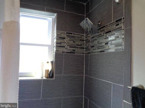 6306 10th St, Philadelphia PA 19133-1511 exterior