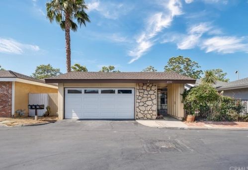 2151 Barclay Ct, Santa Ana, CA 92701-3106