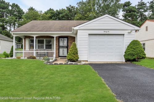 26 Banbury Ave, Lakehurst, NJ 08759-6705