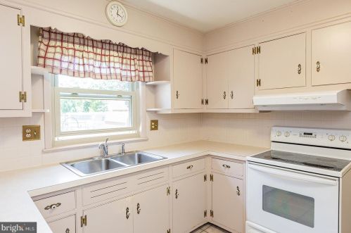 54 Sunrise Ave, Lancaster PA  17601-3942 exterior