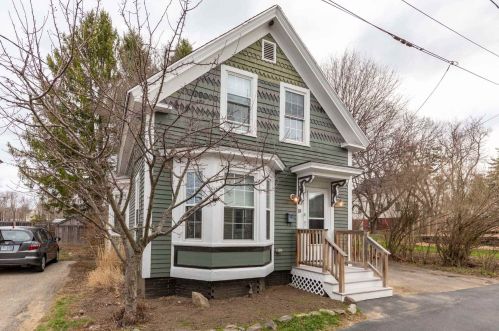 18 Monroe St, Dover, NH 03820-4011