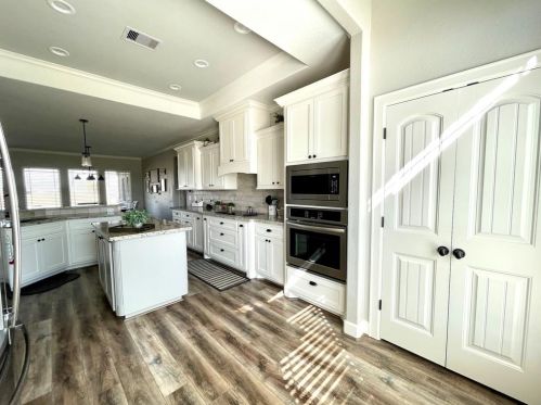 814 Angus Trl, Angleton TX 77515-9833 exterior