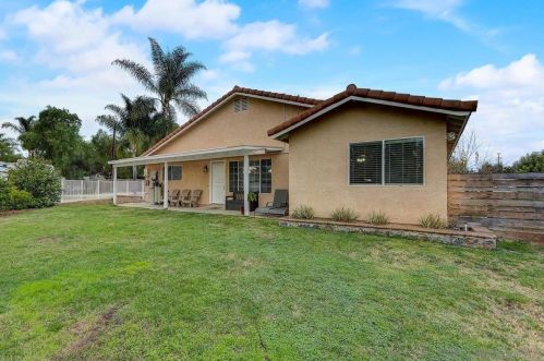 145 El Valle Opulento, Vista CA 92083-7708 exterior