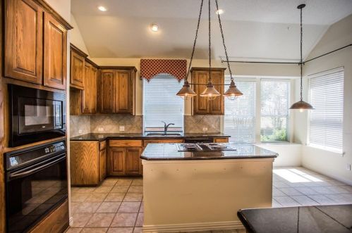 4270 Lake Villas Dr, Fort Worth TX  76137-2060 exterior