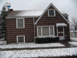 8742 42nd St, Lyons, IL 60534-1075
