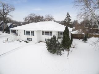 3716 Calhoun Pkwy, Minneapolis, MN 55410-1115