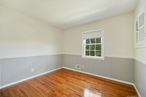 26 Cambridge Dr, Greenwich CT  06831-4134 exterior