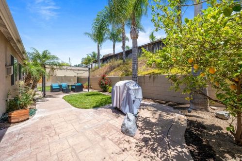 17890 Cedarwood Dr, Riverside CA  92503-7041 exterior