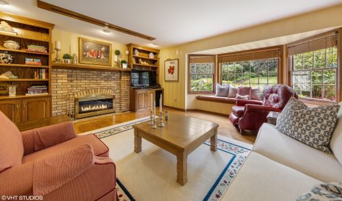 115 Eastern Ave, Willowbrook IL  60514-1414 exterior