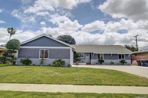 122 Carousel St, Anaheim, CA 92806-3207