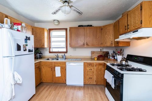 854 Armstrong Ave, Saint Paul, MN 55102-3816