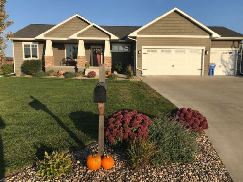 410 Olivet Ave, De Smet, SD 57231-2429