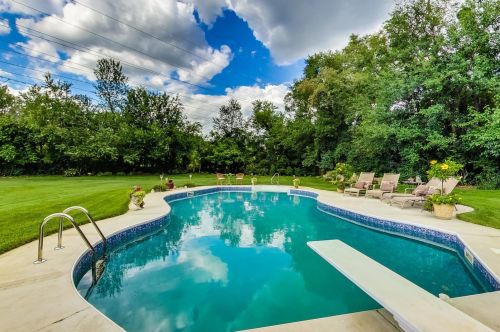 8901 Maple Ave, Willowbrook IL 60527-6469 exterior