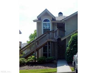 447 Lake Cir, Chesapeake, VA 23322-8359