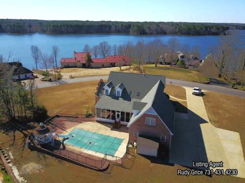 520 Lakeshore Dr, Lexington, TN 38351-1238