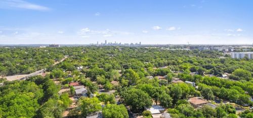 5101 Creekline Dr, Austin TX  78745-2227 exterior