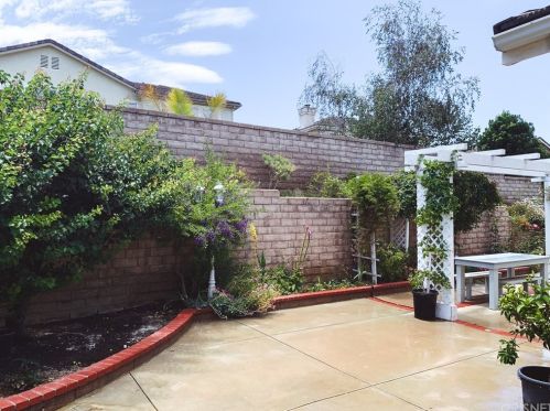 3260 Pine View Dr, Simi Valley, CA 93065-6011