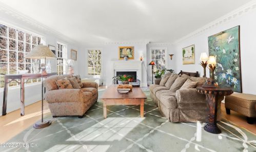 345 Round Hill Rd, Greenwich CT  06831-3303 exterior