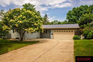 65 Oakwood Dr, Mankato, MN 56001-5007